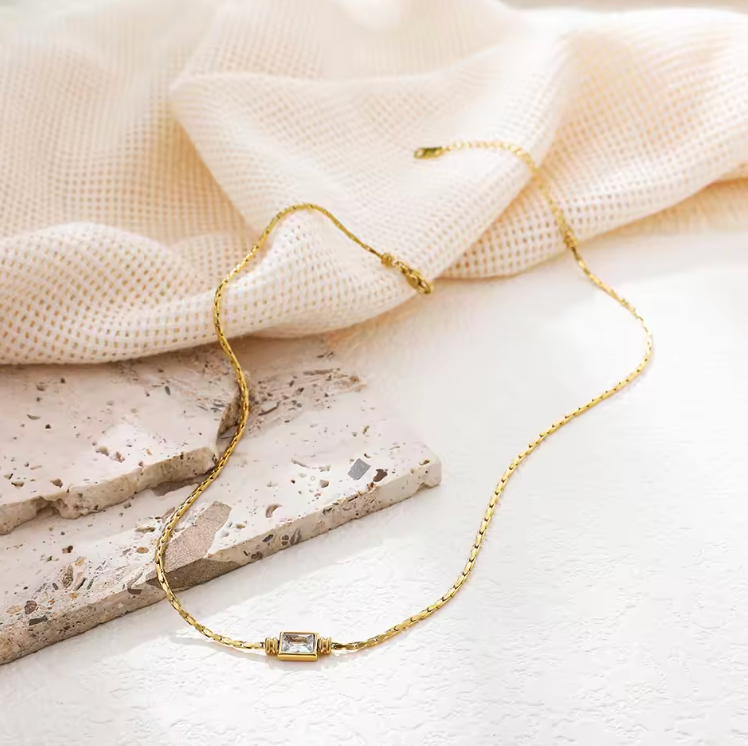 Amofa Radiant Zircon Pendant Necklace