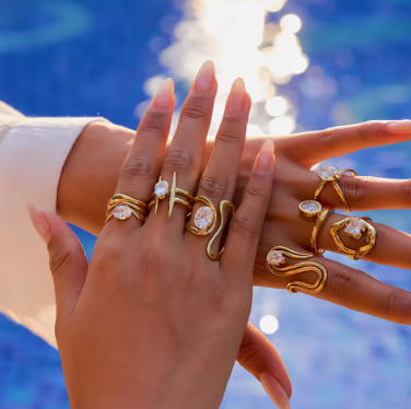 Golden Essence Geometric Wedding Band