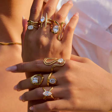 Golden Essence Geometric Wedding Band